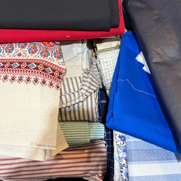 Assorted Fabric Remnants Approx 5lb - Picture 2 of 4